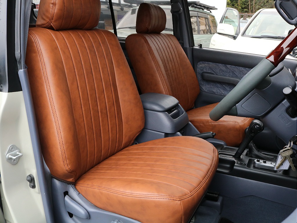 ブラウンシートカバーを新品装着！