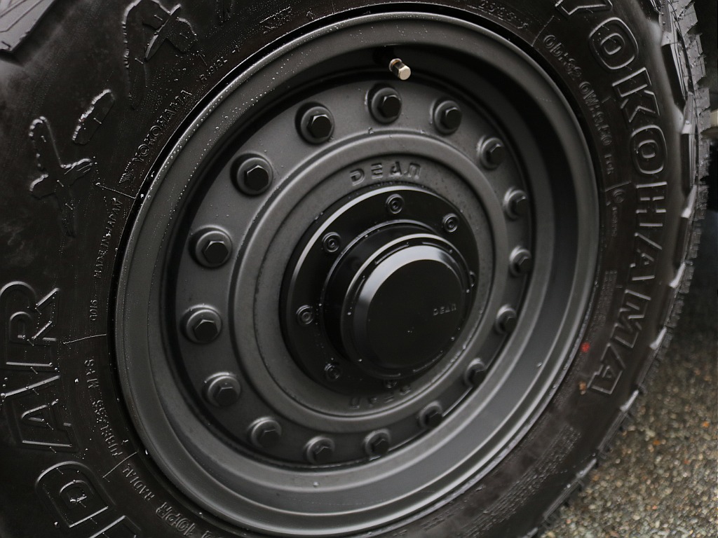 無骨なホイールをチョイス。