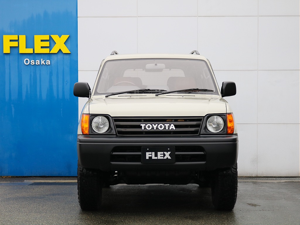 丸目のレンズが可愛らしい印象を与えます。