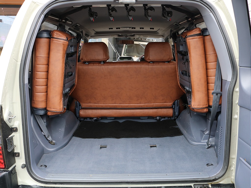 広々とした荷室。