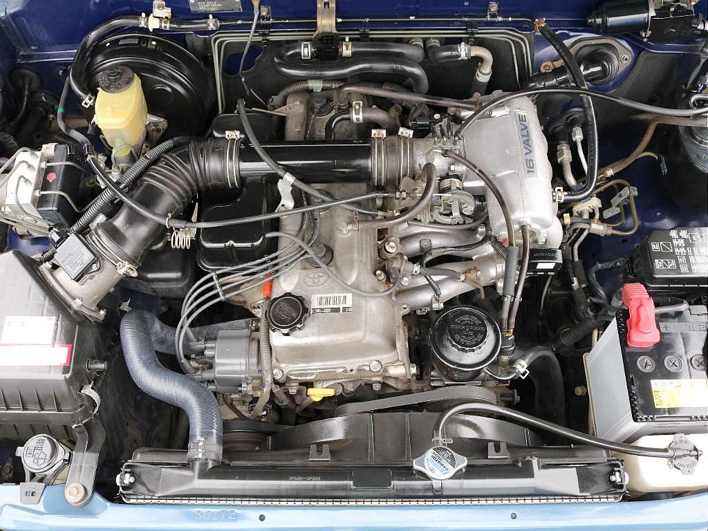 エンジンルームもご覧の通り綺麗です。