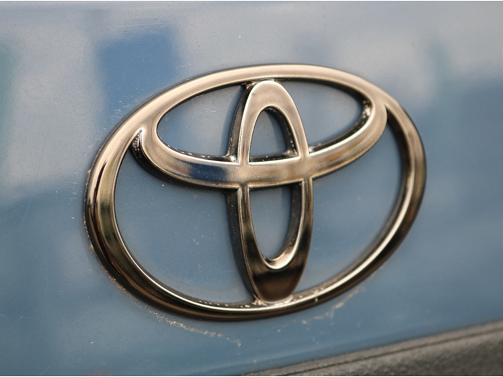 トヨタエンブレムはブロンズメッキです！