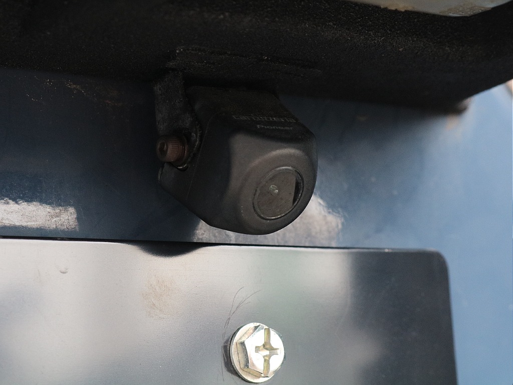 バックカメラはナンバー灯付近にございます！