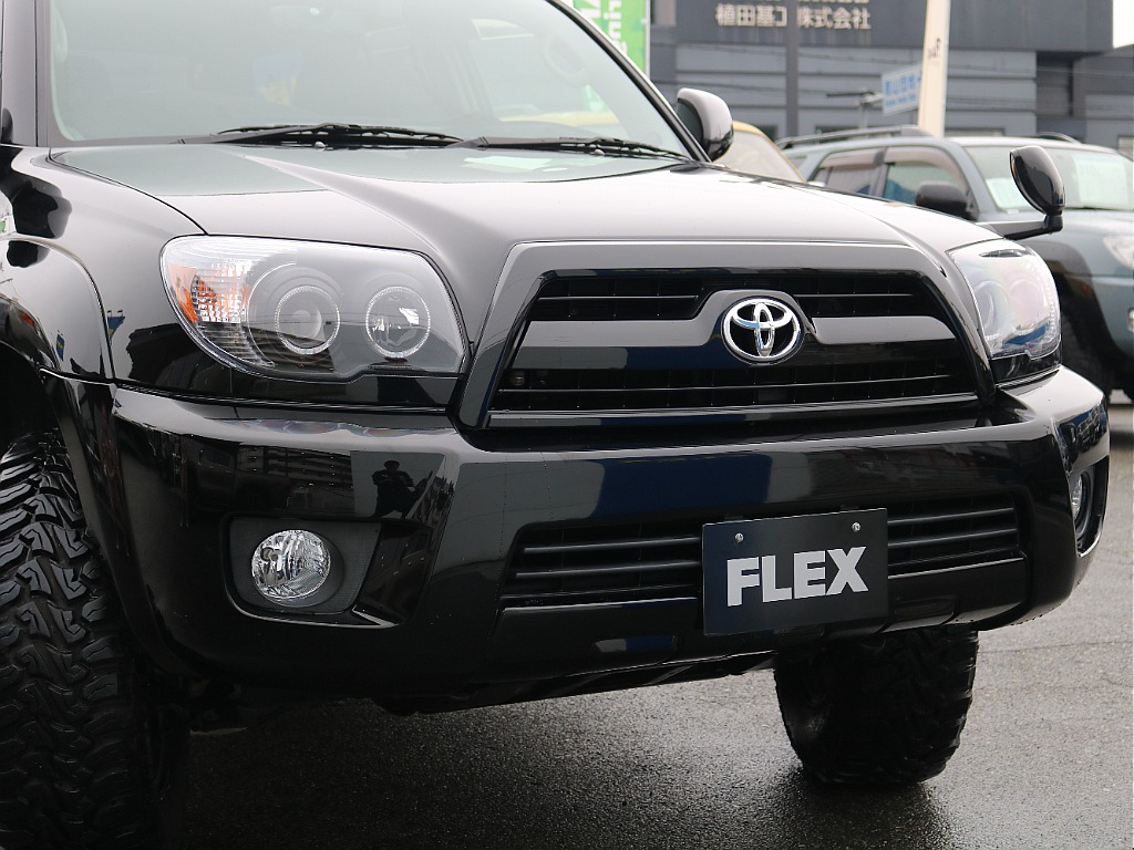 ブラックグリル×インナーブラックレンズで引き締まった精悍な印象です！