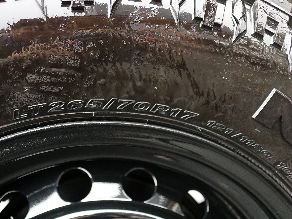 265/70R17　MTタイヤ。