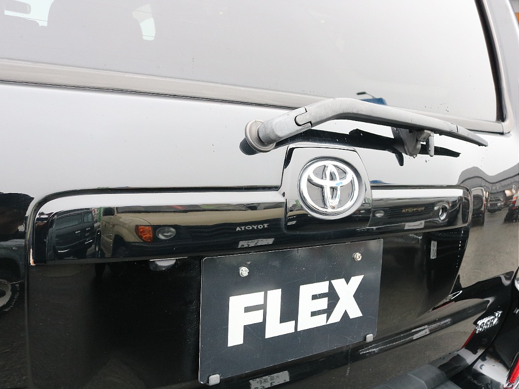 リアガーニッシュもブラック！