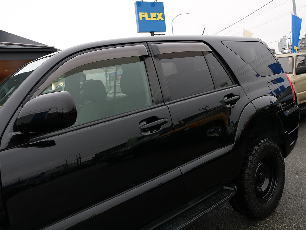 ドアバイザー付きで雨の日の換気も快適♪