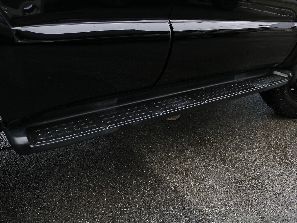 純正サイドステップ付きで乗り降りも快適！