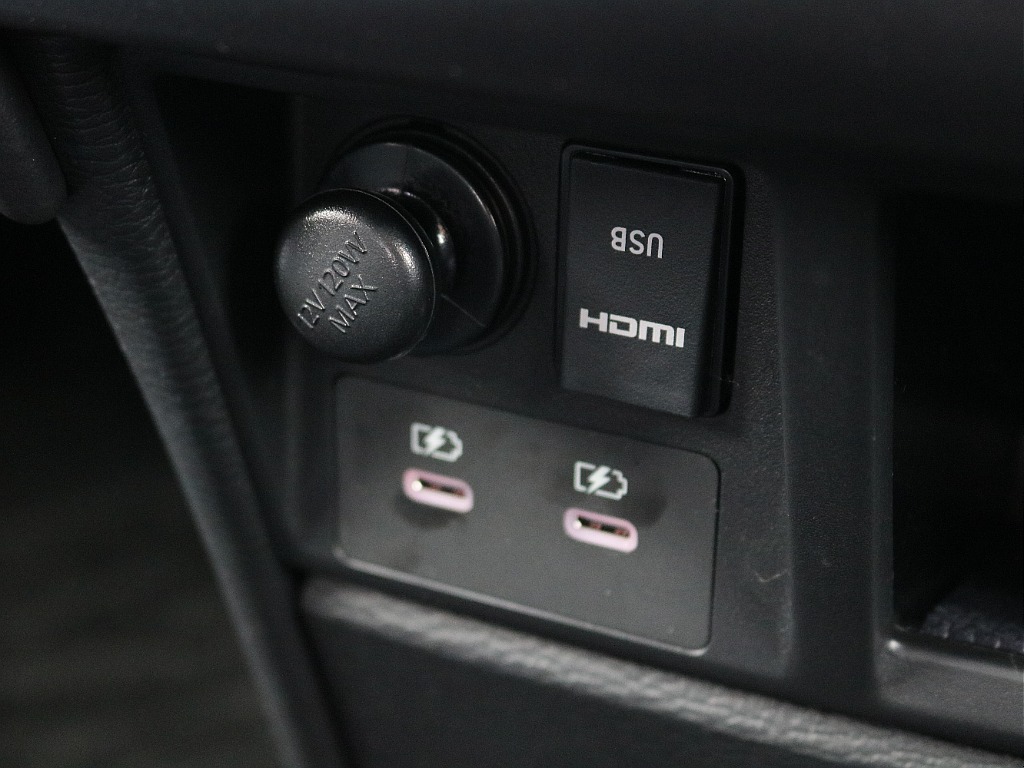 USB/HDMIポートを取付しております。