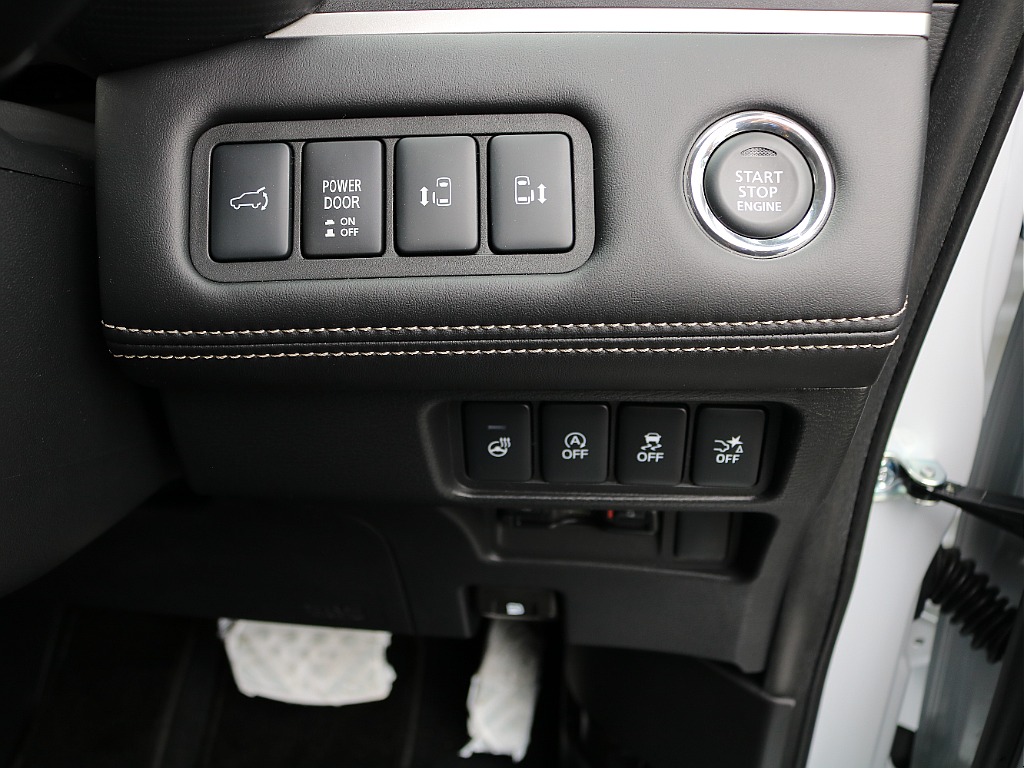 電動スライドドア。