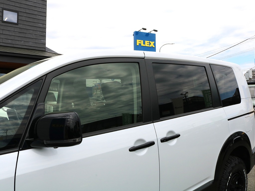 ドアバイザーレス。