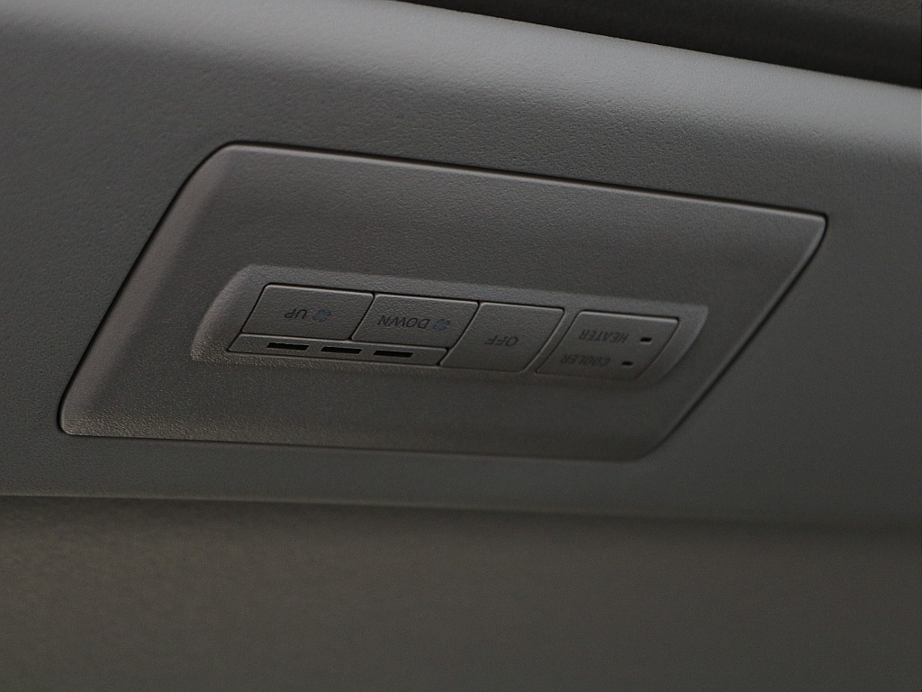 リアクーラー・ヒーター。