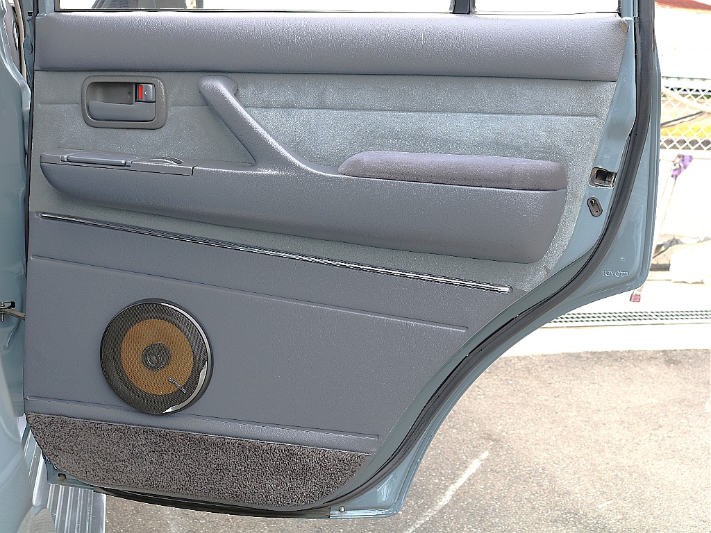 ドア内張2列目右