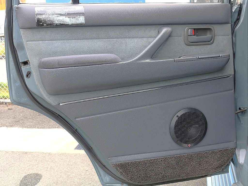 ドア内張1列目左