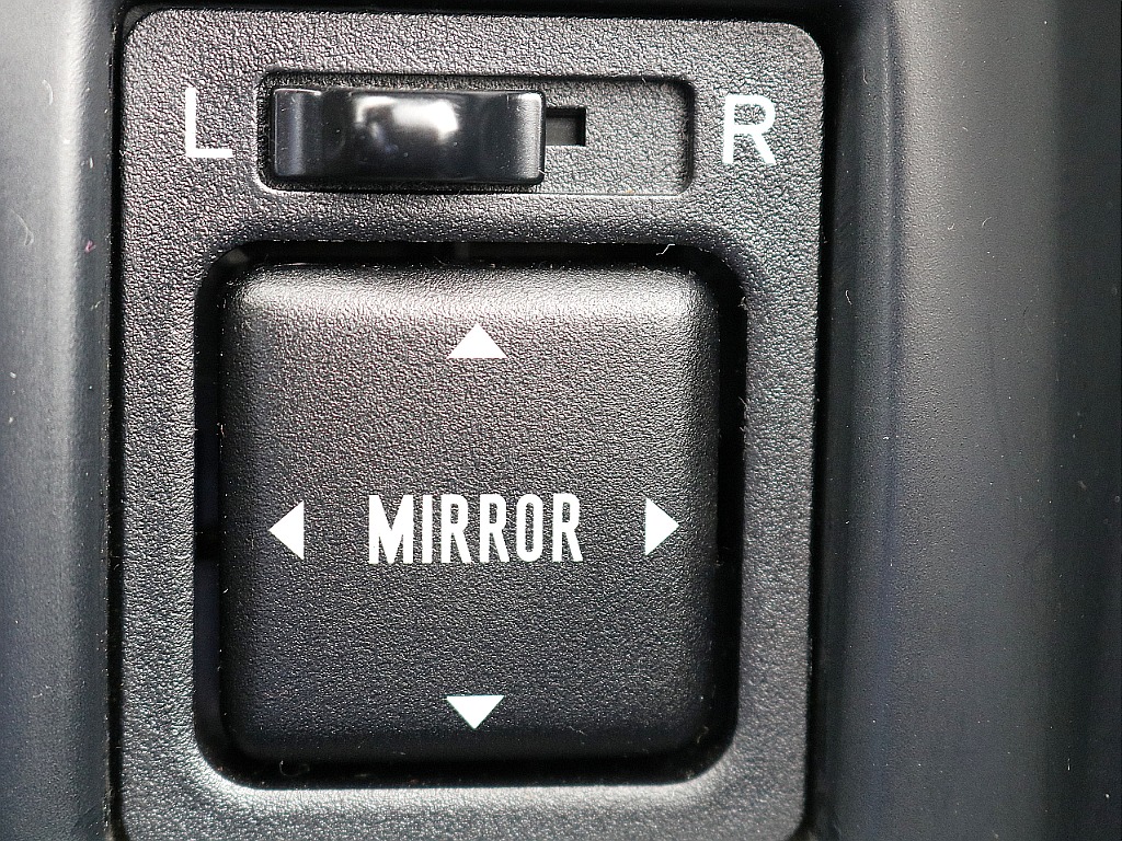 鏡面の角度も調整可能です。