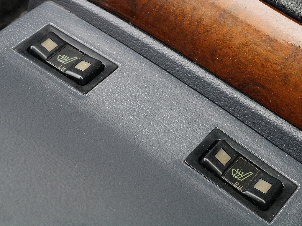 シートヒーター付き！ あまり期待はしないでください...