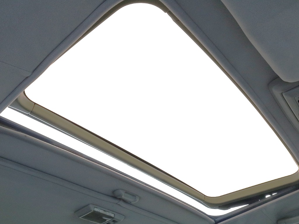 チルト操作で換気も可能です♪