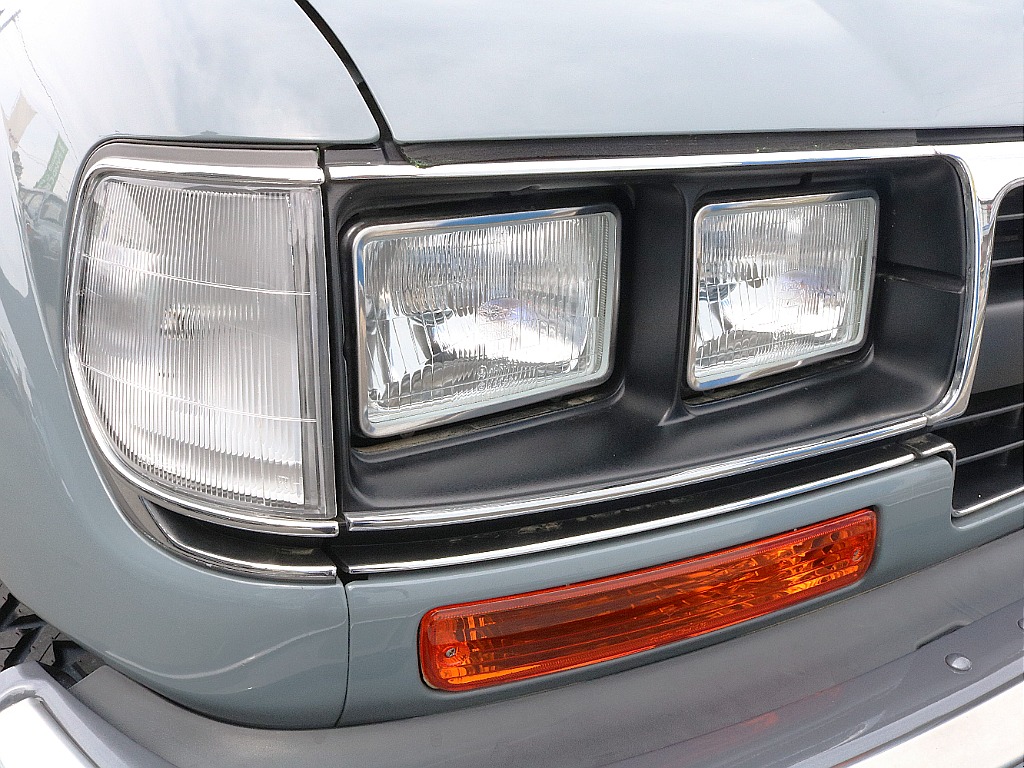 輸出用角目レンズがクラシック感を演出☆