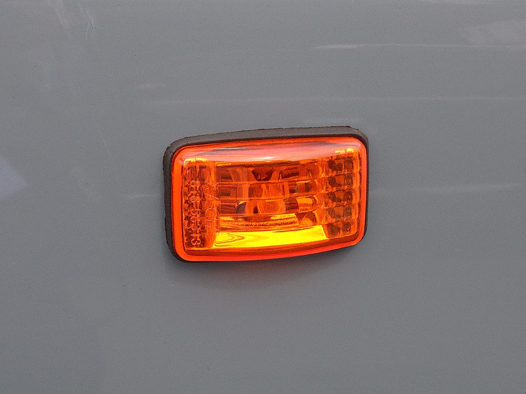 オレンジクリアサイドマーカー。