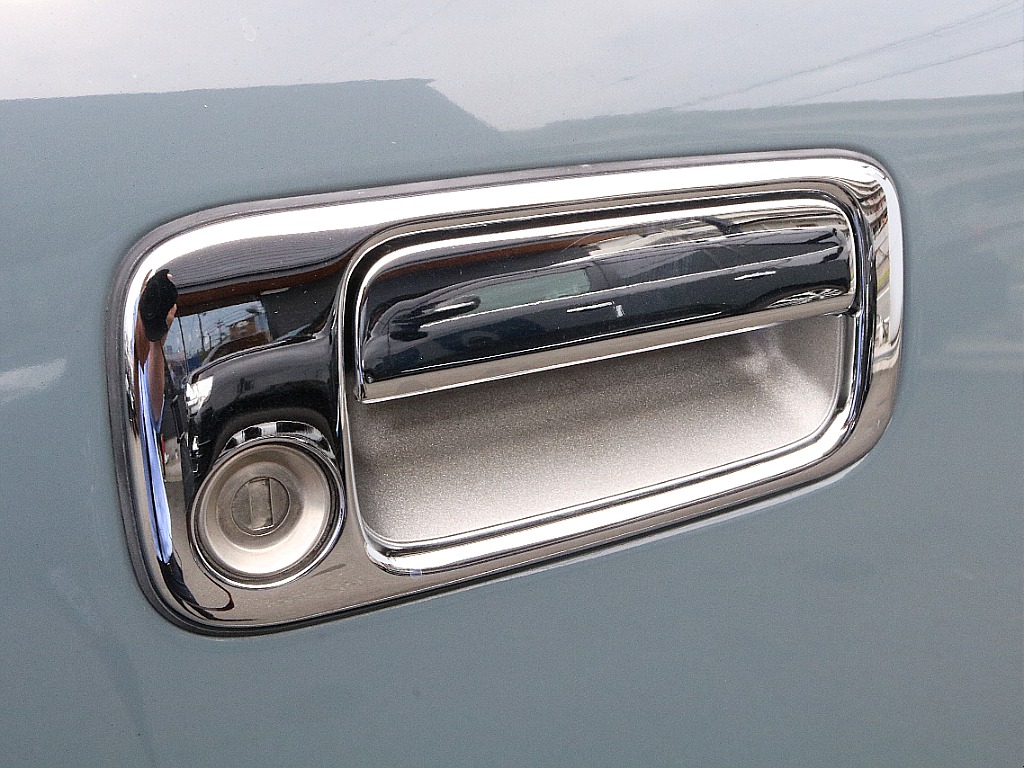 アウターハンドルのメッキもピカピカです☆