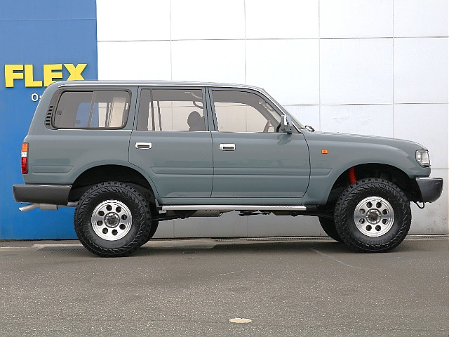 メッキが映えるリアビュー。