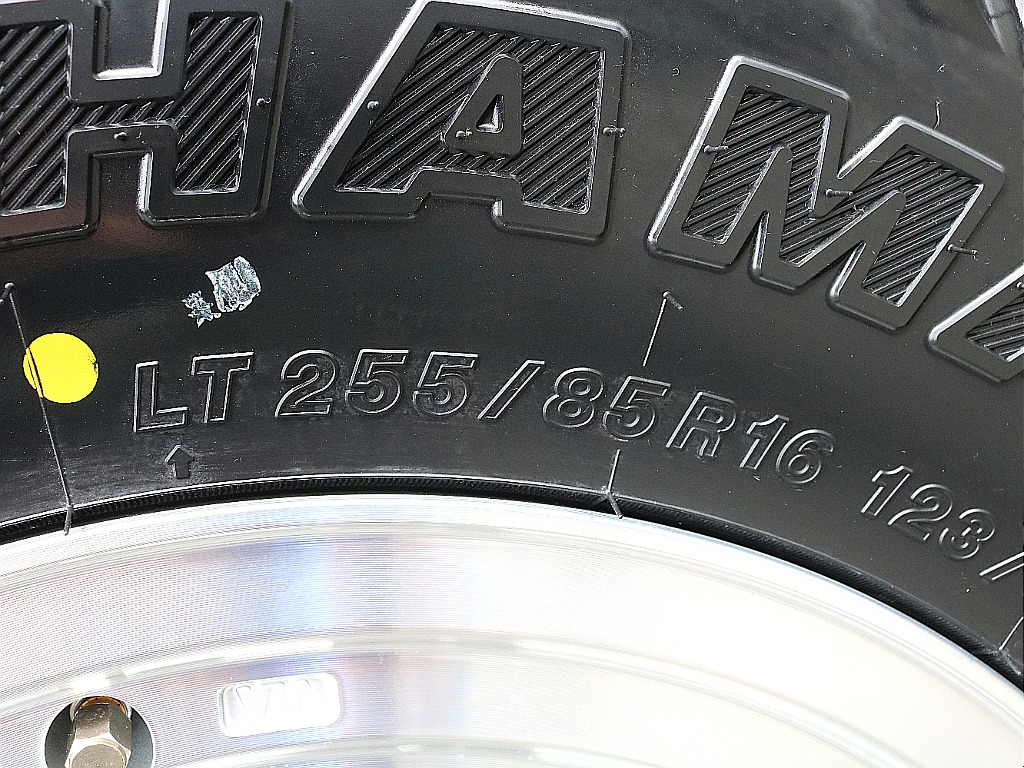 タイヤサイズは225/85R16です！