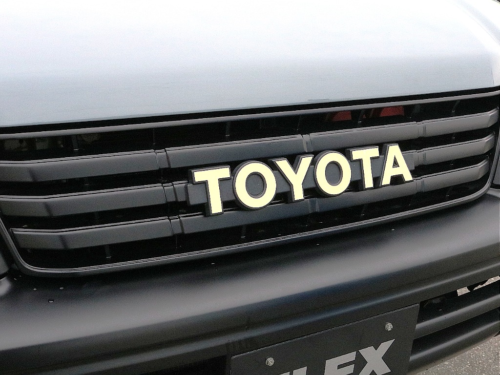 TOYOTA横文字グリル！