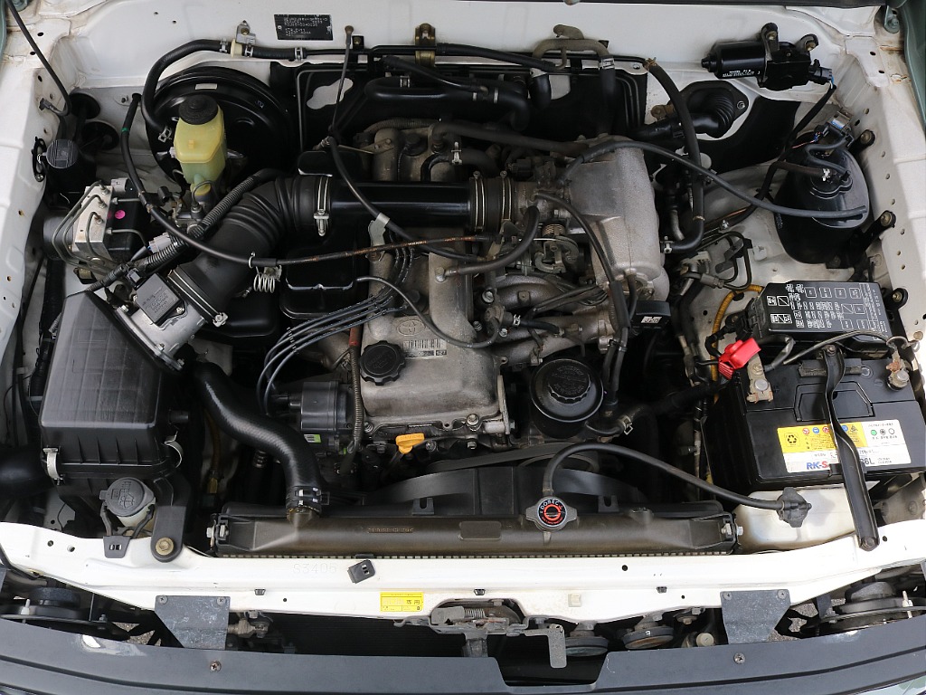 エンジンルームは整備の手により、リフレッシュされております。