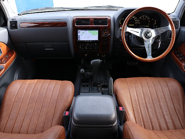 上質でクラシックな内装となっております。