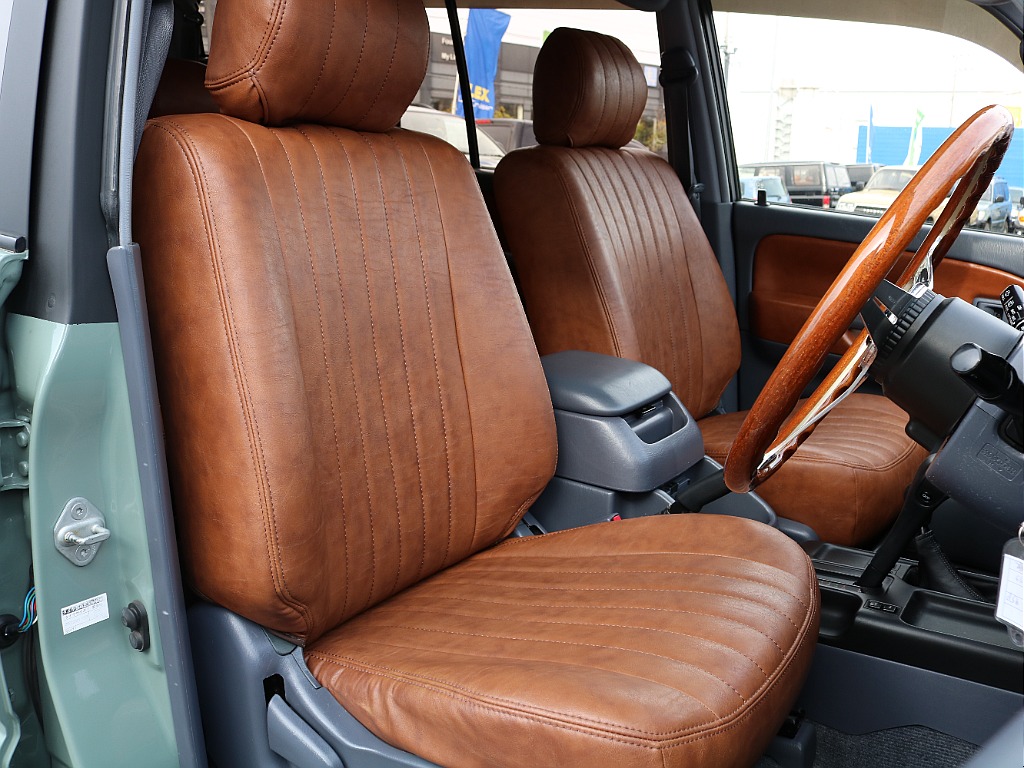 オリジナルクラシックシートカバーインストール済み。