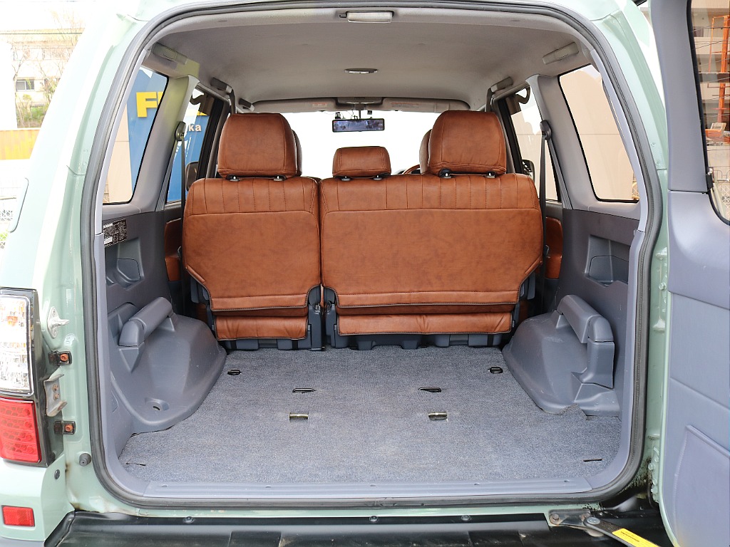 3列目無しの5人乗りでございます。ここから3列目の取付もご相談下さい。