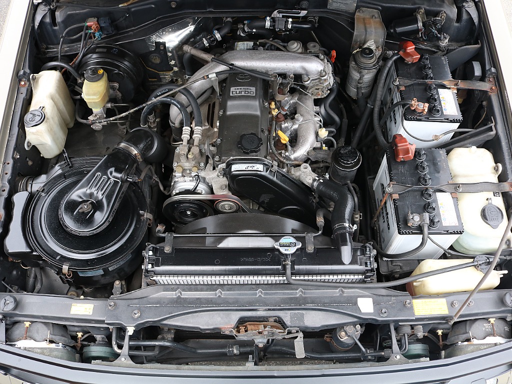 エンジンルームもご覧の通り綺麗な状態です♪