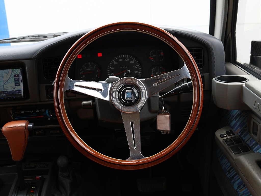 NARDIウッドステアリング装着済みです！ 78プラドが一番似合います♪