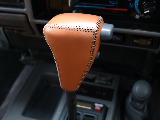 ワンオフのシフトノブレザーカバー装着済みです！