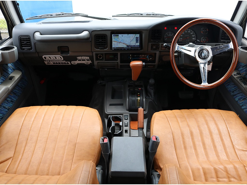 内装もカスタム盛り沢山です！！