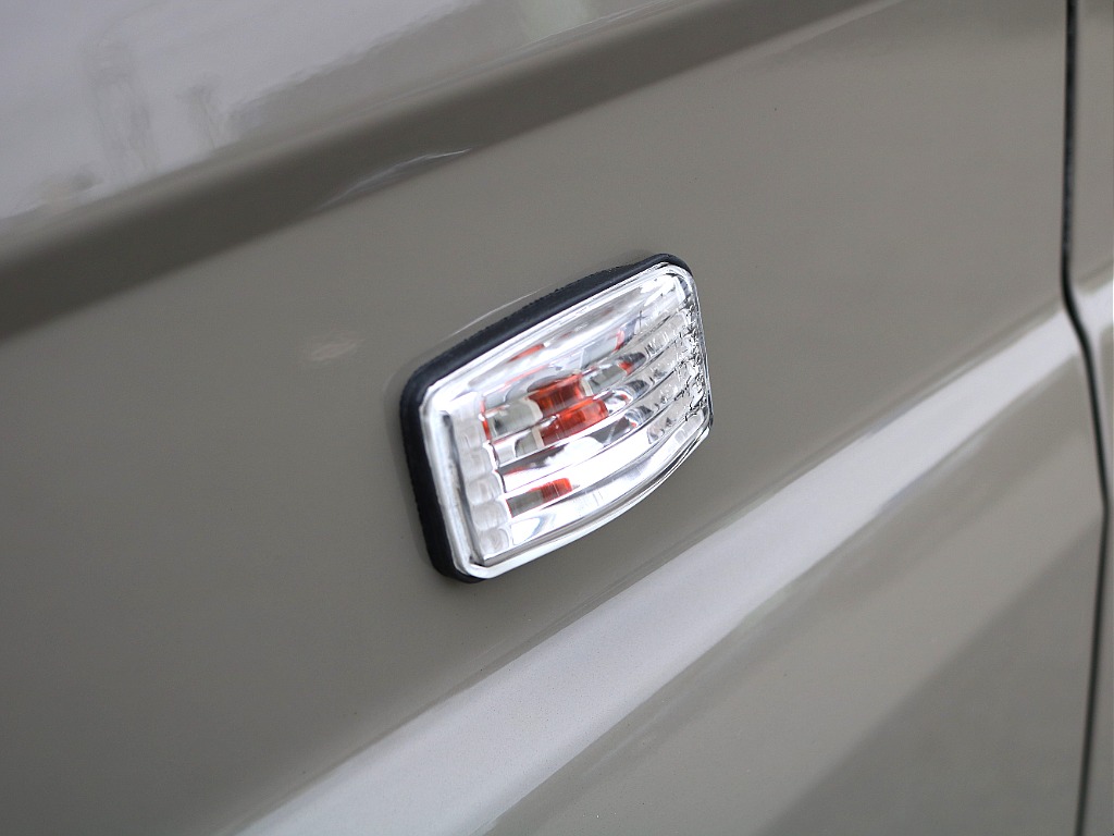 新品クリアサイドマーカーに交換済みです♪