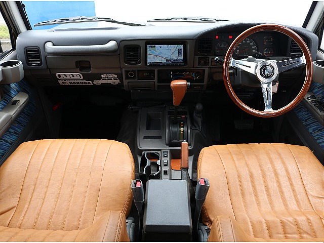 内装もカスタム盛り沢山です！！