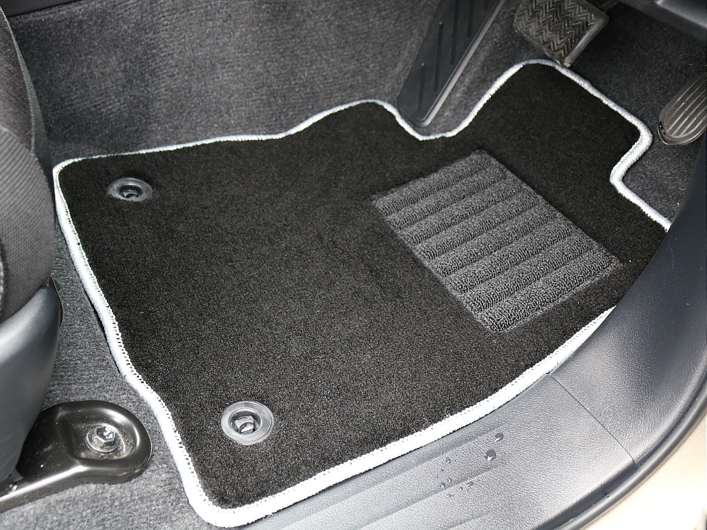 フロアマット。