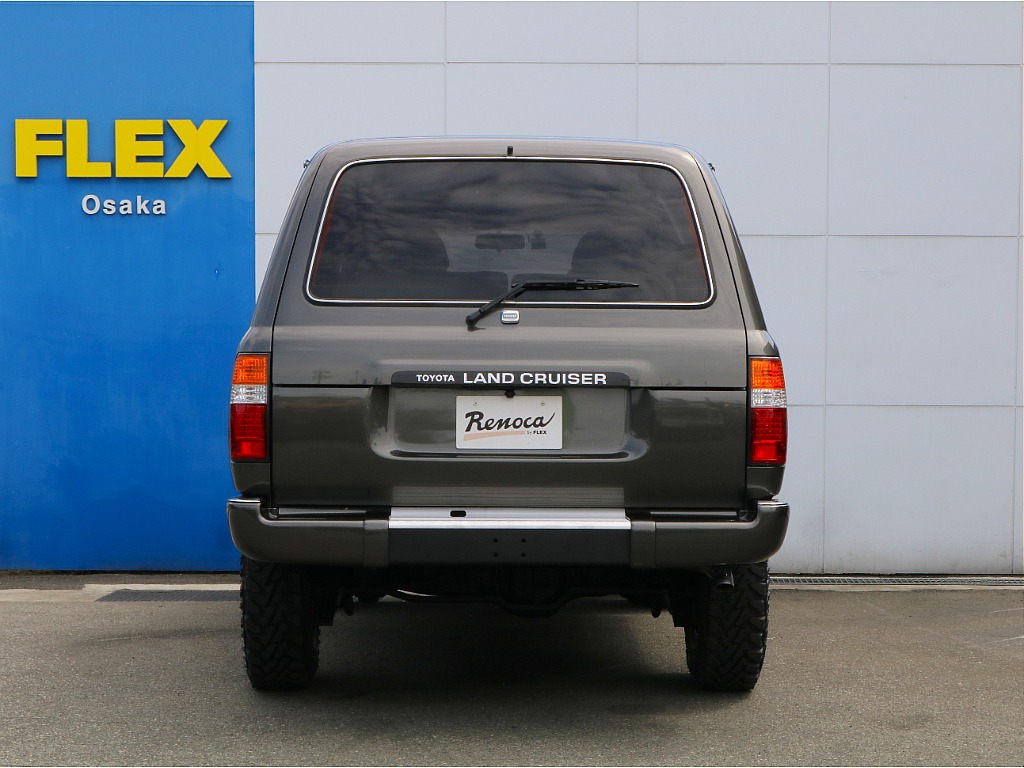 中期モデルまで限定のリアバンパーのメッキモール！！