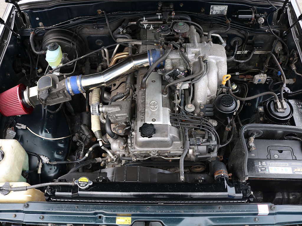 エンジンルームもご覧のように綺麗な状態です。