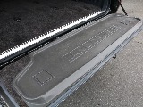 リアゲート下部に純正プロテクター付きで、荷物の積み降ろし時も傷を防げます。