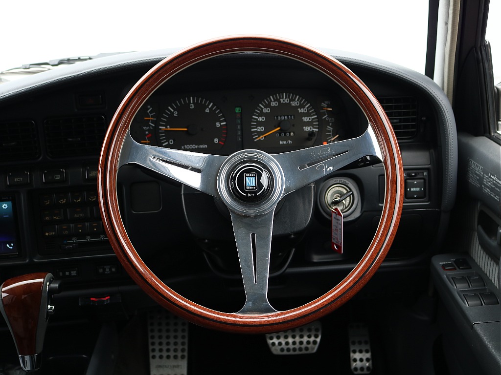 新品NARDIウッドステアリングをインストール！