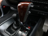 ブラウンウッドシフトノブも装着！！ ステアリングに合いますね♪