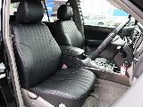 新品シートカバー着用！清潔感のある車内です。