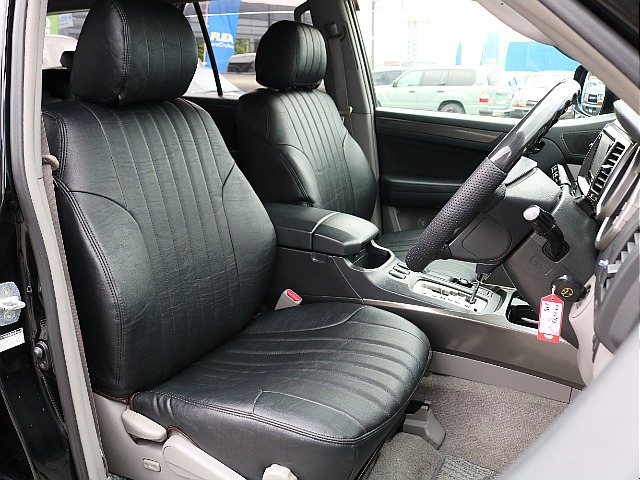 新品シートカバー着用！清潔感のある車内です。