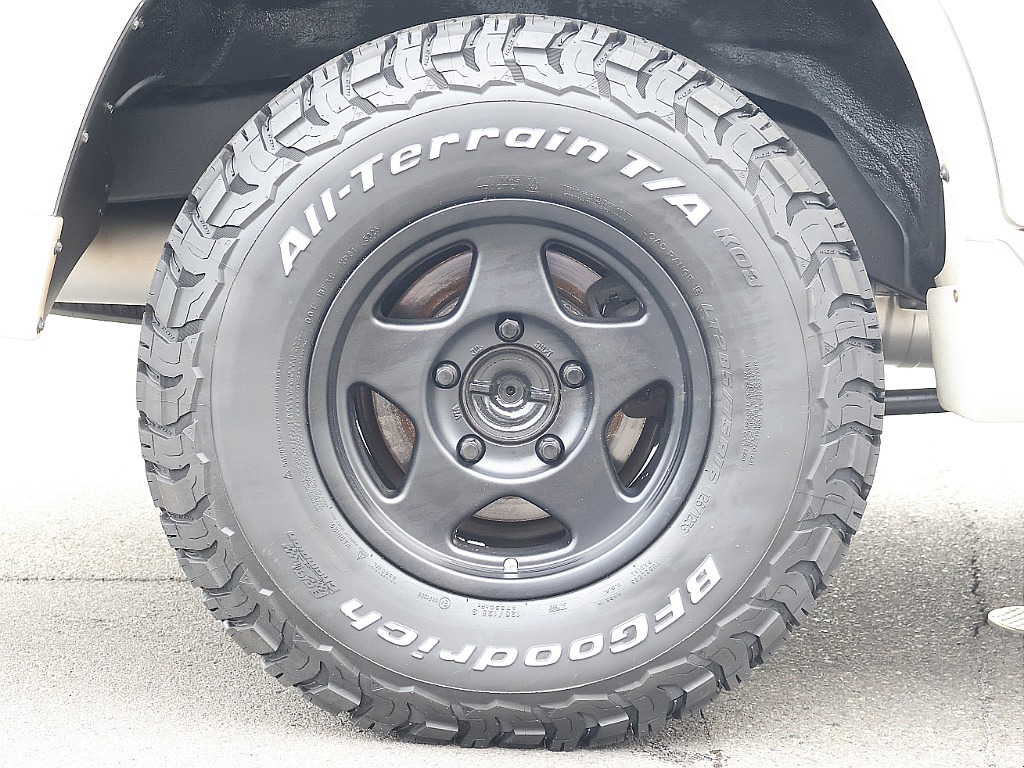 BFGoodrichATタイヤとブラッドレーV１６インチAWの 組み合わせ！それぞれ新品装着。