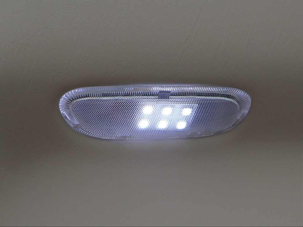 LEDドアランプ。