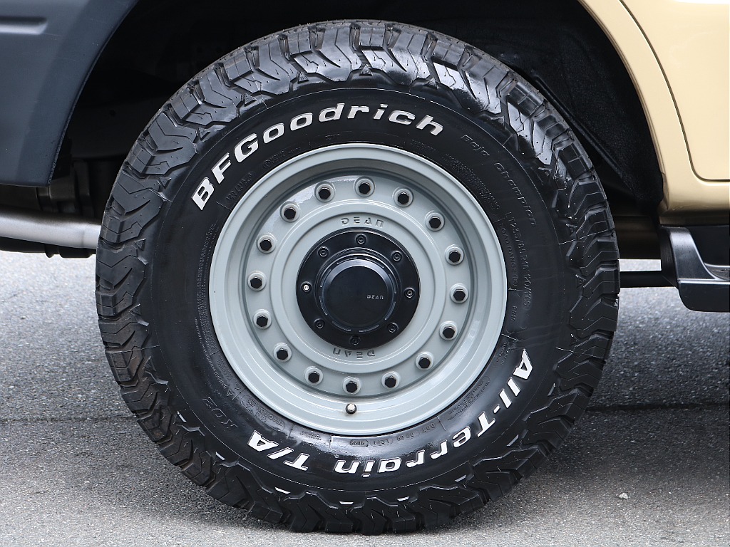 BFGoodrichATタイヤにDEANコロラドAWの組み合わせ。