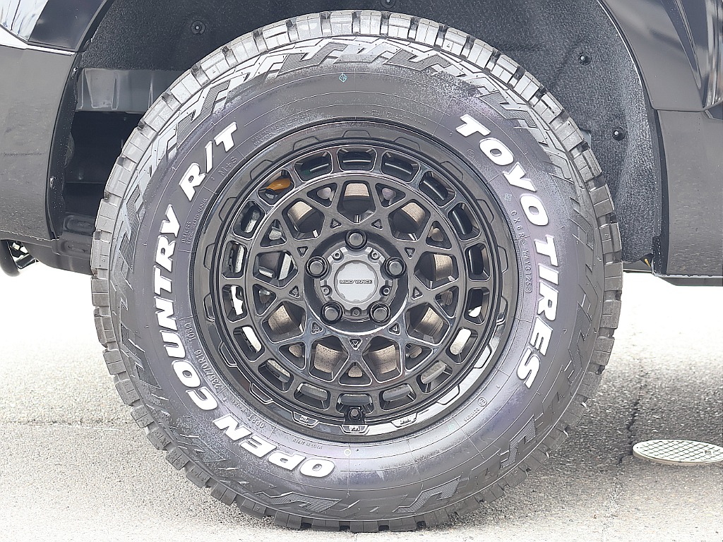 マットヴァンス１６インチAW×TOYOオープンカントリーRTの組み合わせ。