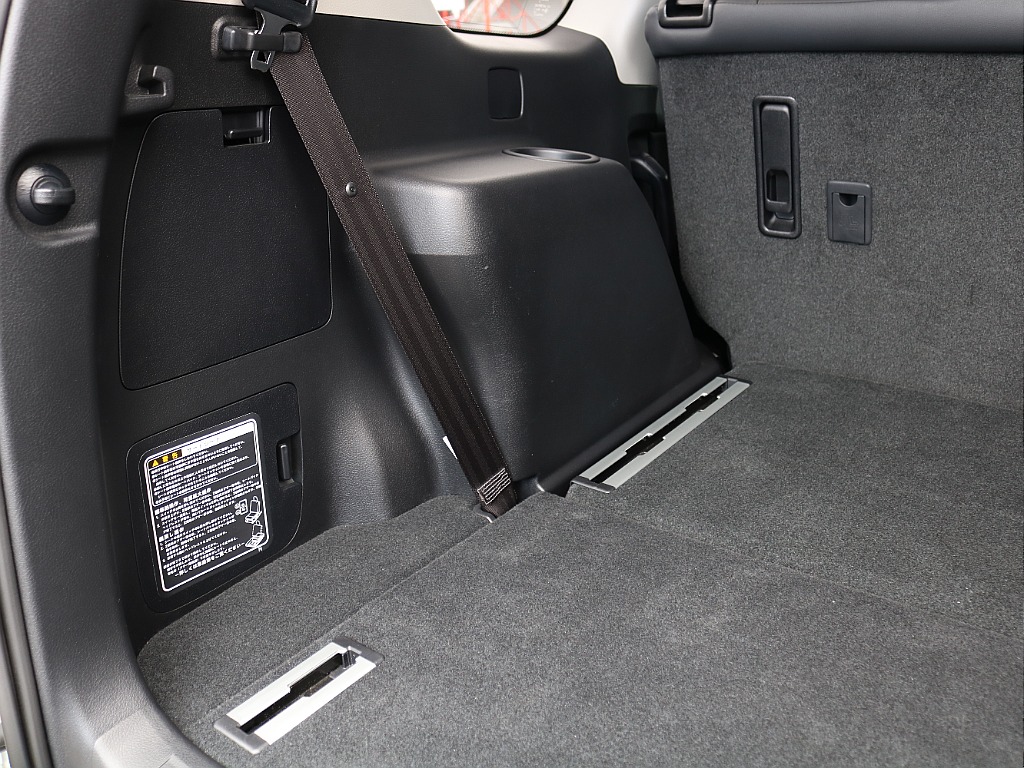 荷室パネル。